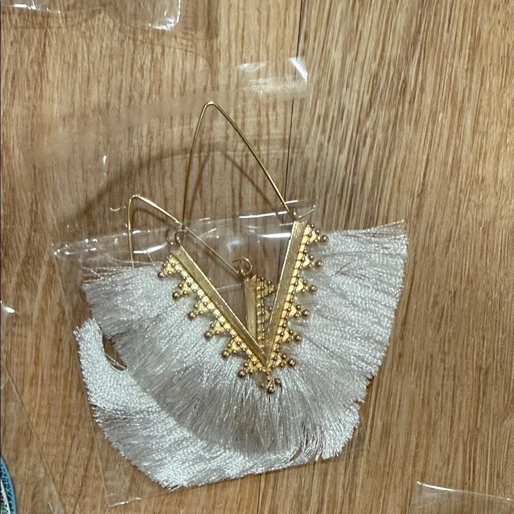 Assorted Earring Collection - Picture 10 of 14